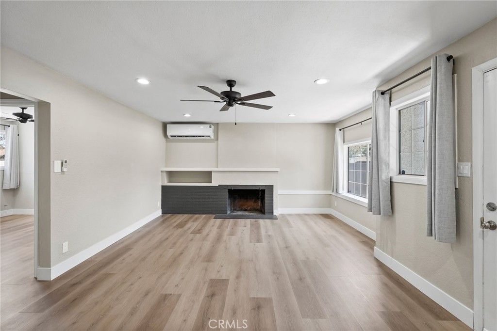 Image 15 of property listing at 44839 Division St, Lancaster, CA 93535
