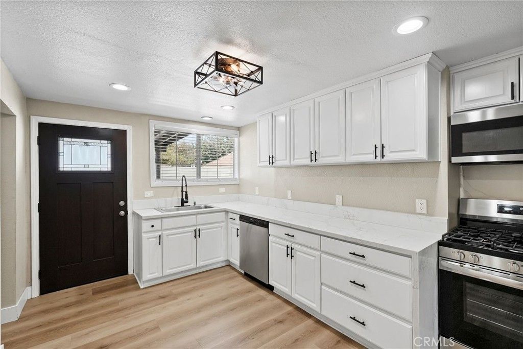 Image 17 of property listing at 44839 Division St, Lancaster, CA 93535