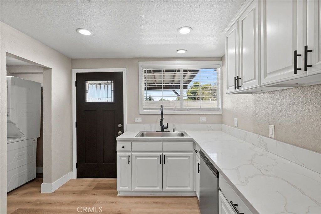 Image 18 of property listing at 44839 Division St, Lancaster, CA 93535