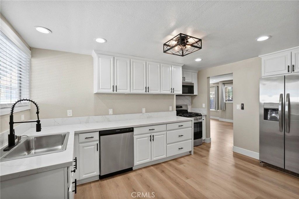 Image 20 of property listing at 44839 Division St, Lancaster, CA 93535