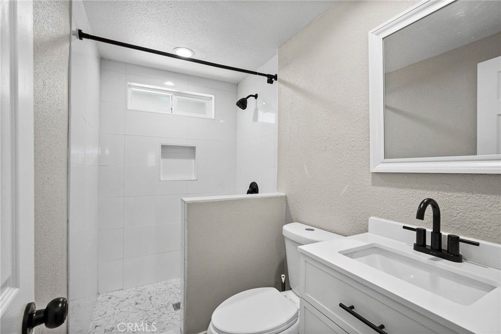 Image 25 of property listing at 44839 Division St, Lancaster, CA 93535