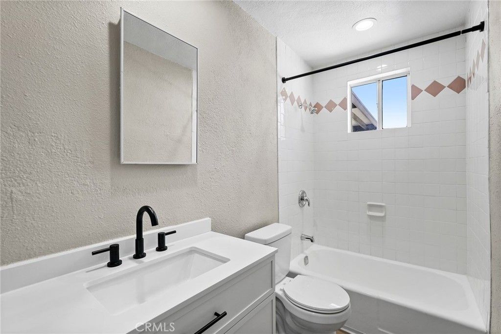 Image 31 of property listing at 44839 Division St, Lancaster, CA 93535