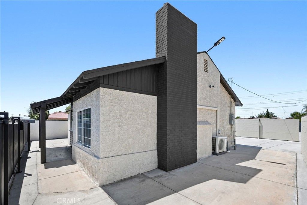 Image 34 of property listing at 44839 Division St, Lancaster, CA 93535