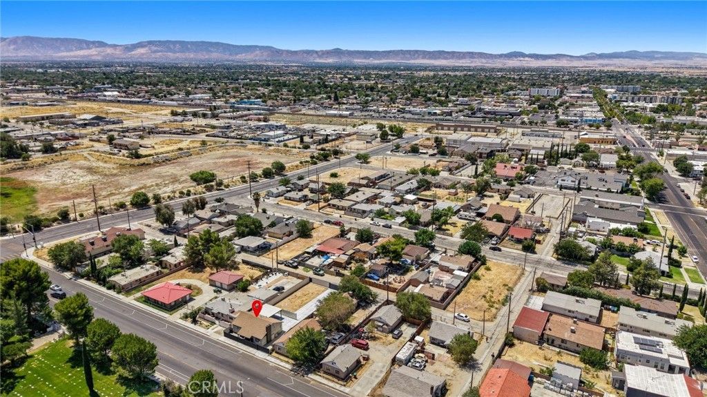 Image 4 of property listing at 44839 Division St, Lancaster, CA 93535