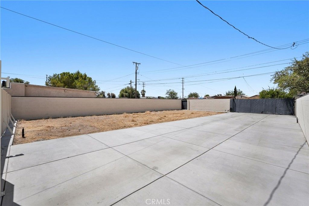 Image 40 of property listing at 44839 Division St, Lancaster, CA 93535