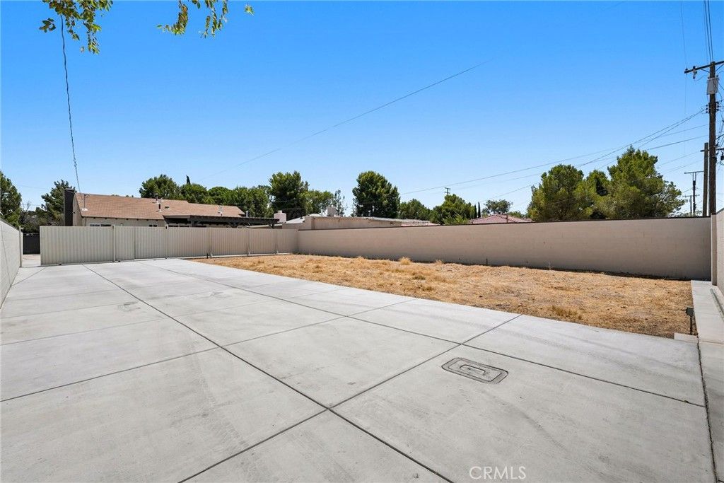 Image 41 of property listing at 44839 Division St, Lancaster, CA 93535