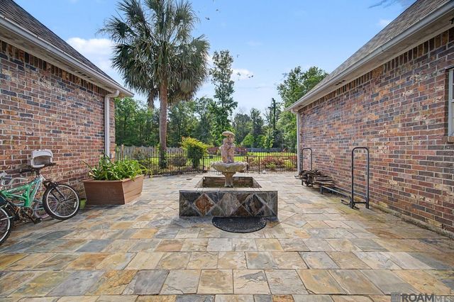 35110 Stone Castle Dr, Denham Springs, LA 70706