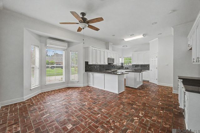 35110 Stone Castle Dr, Denham Springs, LA 70706