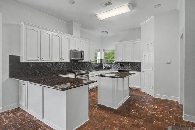 35110 Stone Castle Dr, Denham Springs, LA 70706