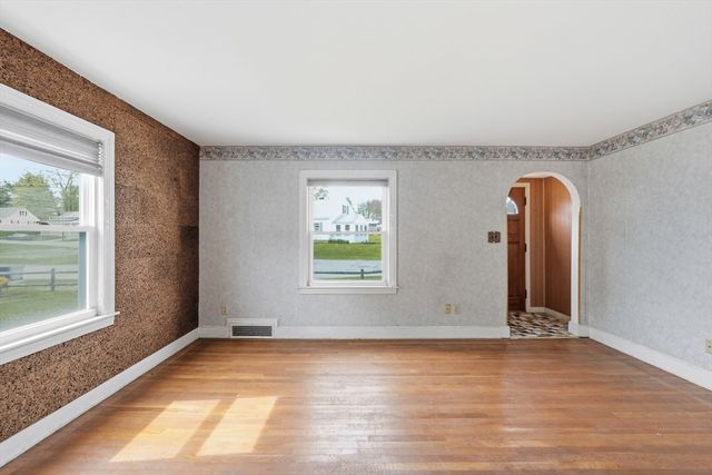 3 Inwood Rd, Auburn, MA 01501