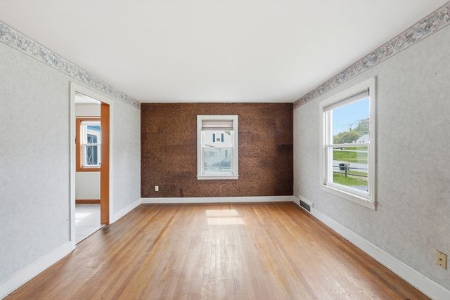 3 Inwood Rd, Auburn, MA 01501