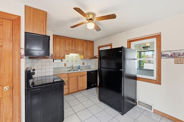 3 Inwood Rd, Auburn, MA 01501