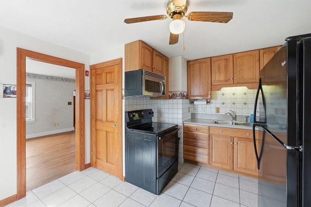 3 Inwood Rd, Auburn, MA 01501