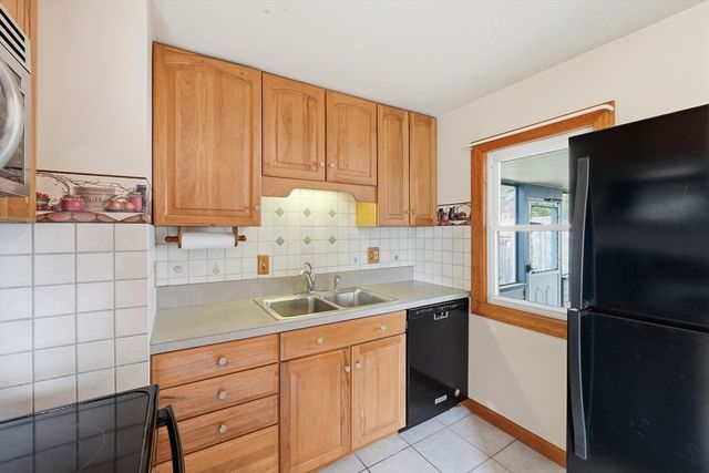 3 Inwood Rd, Auburn, MA 01501