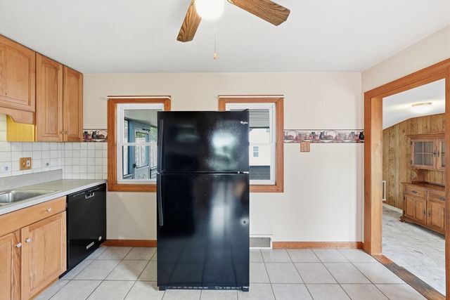 3 Inwood Rd, Auburn, MA 01501