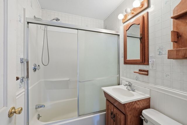 3 Inwood Rd, Auburn, MA 01501