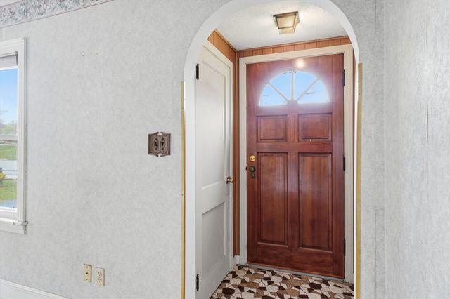 3 Inwood Rd, Auburn, MA 01501