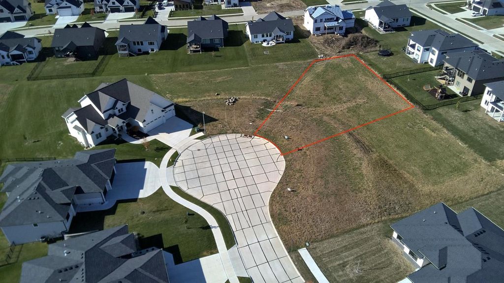 18079 Hammontree Circle, Clive, IA 50325
