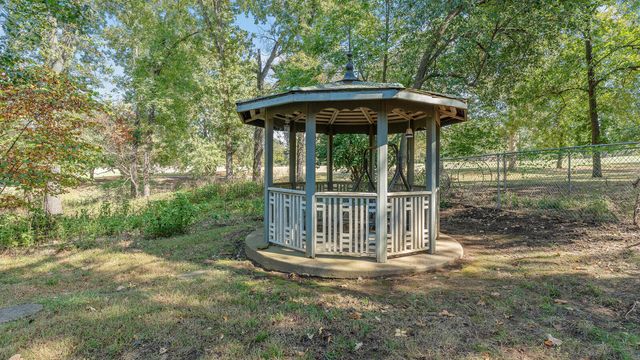 146 Country Club Drive, Nevada, MO 64772