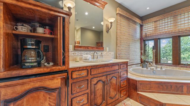 146 Country Club Drive, Nevada, MO 64772