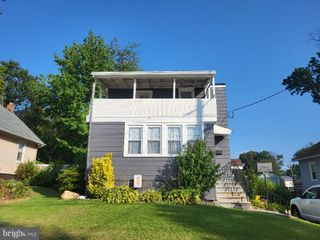 206 E CENTER AVE, Maple Shade, NJ 08052