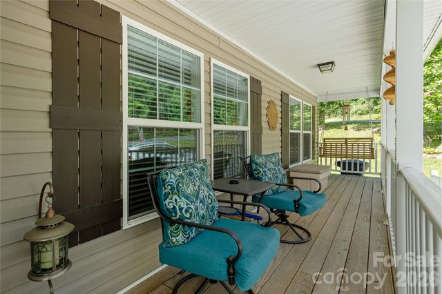 32 Beechwood Lakes Drive, Hendersonville, NC 28792