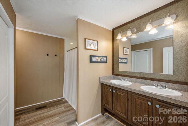 32 Beechwood Lakes Drive, Hendersonville, NC 28792