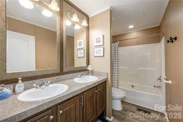 32 Beechwood Lakes Drive, Hendersonville, NC 28792