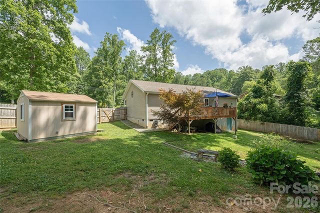32 Beechwood Lakes Drive, Hendersonville, NC 28792