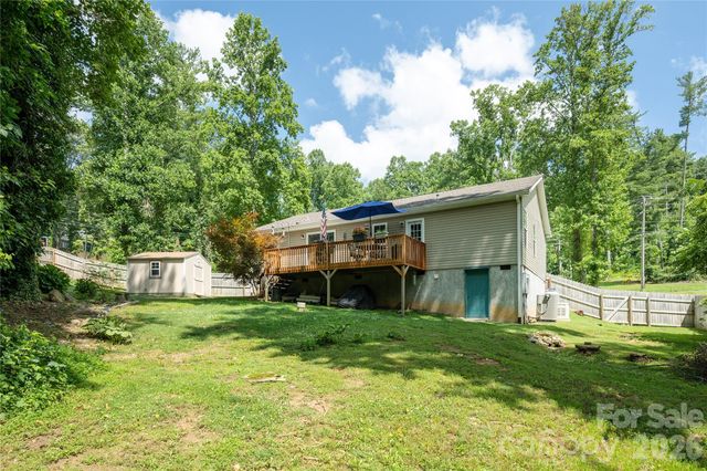 32 Beechwood Lakes Drive, Hendersonville, NC 28792