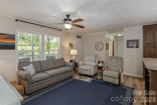32 Beechwood Lakes Drive, Hendersonville, NC 28792