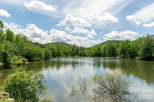 32 Beechwood Lakes Drive, Hendersonville, NC 28792