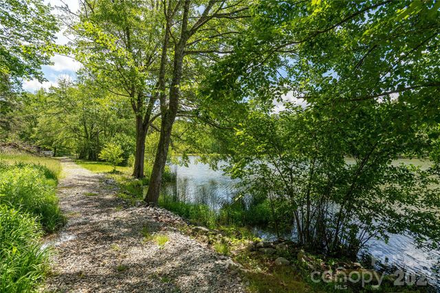 32 Beechwood Lakes Drive, Hendersonville, NC 28792