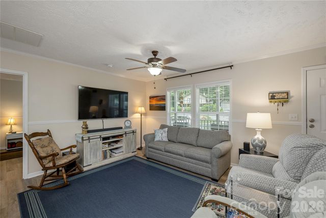 32 Beechwood Lakes Drive, Hendersonville, NC 28792