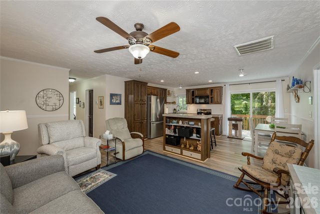 32 Beechwood Lakes Drive, Hendersonville, NC 28792