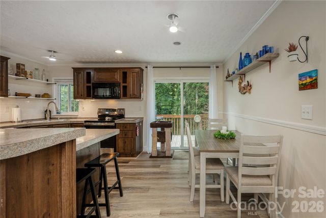 32 Beechwood Lakes Drive, Hendersonville, NC 28792