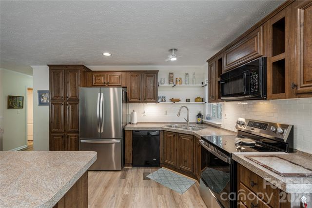 32 Beechwood Lakes Drive, Hendersonville, NC 28792
