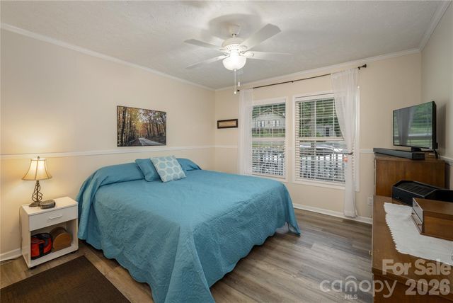 32 Beechwood Lakes Drive, Hendersonville, NC 28792