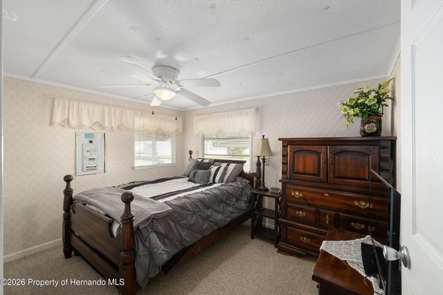1027 Vermont Avenue, Lady Lake, FL 32159