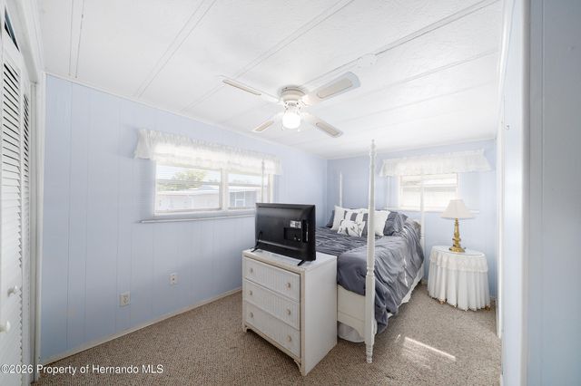 1027 Vermont Avenue, Lady Lake, FL 32159