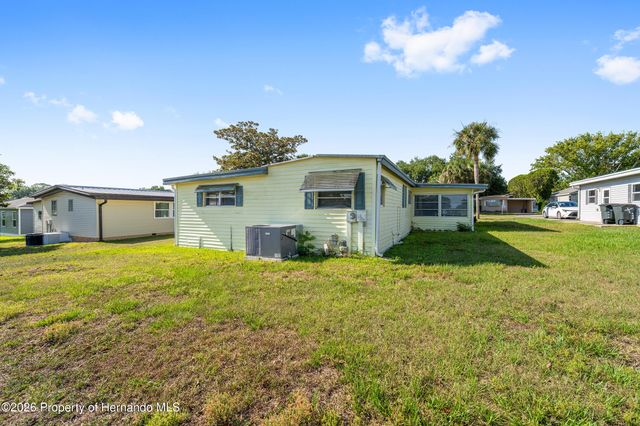1027 Vermont Avenue, Lady Lake, FL 32159