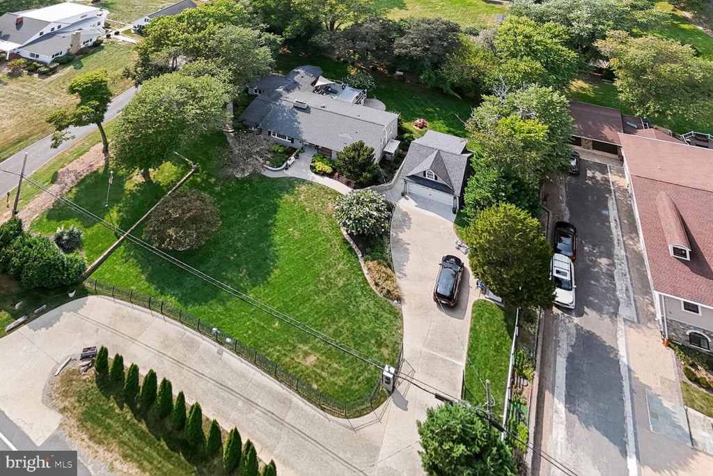 2714 HUNTER MILL RD, Oakton, VA 22124