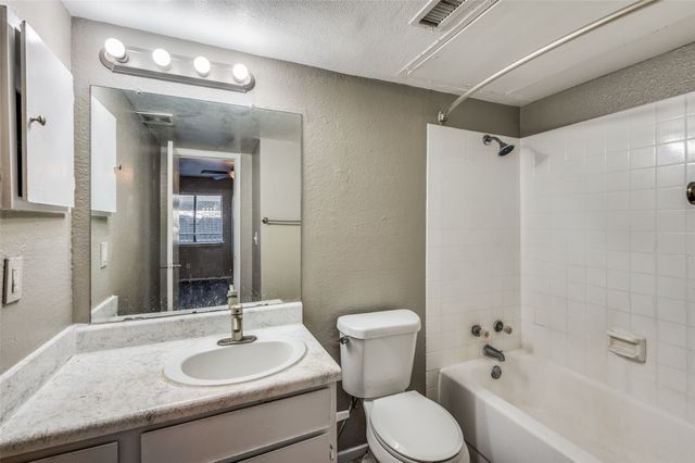 1122 Millview Drive 701, Arlington, TX 76012