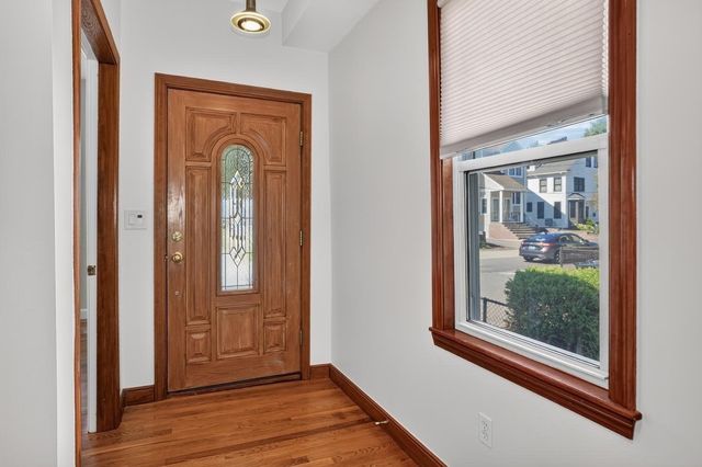 9 Ash St 1, Belmont, MA 02478