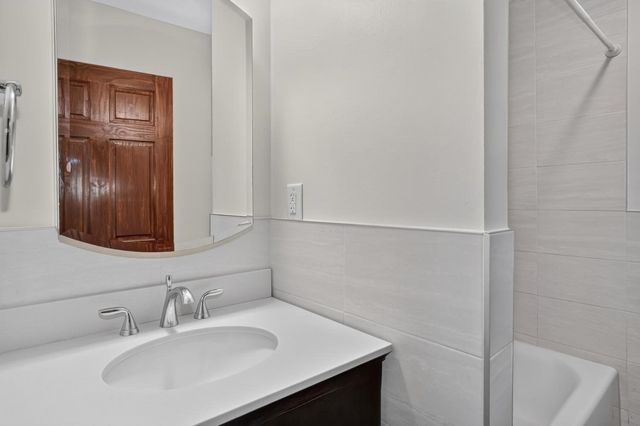 9 Ash St 1, Belmont, MA 02478