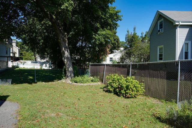 9 Ash St 1, Belmont, MA 02478