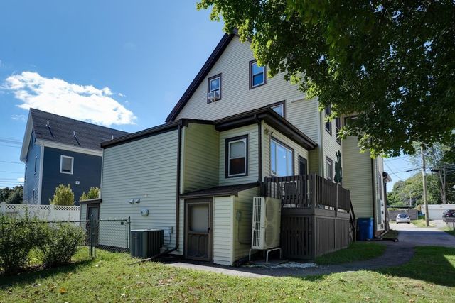 9 Ash St 1, Belmont, MA 02478