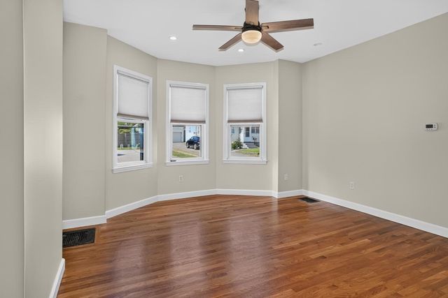9 Ash St 1, Belmont, MA 02478