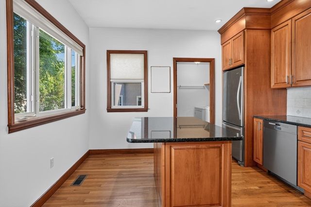 9 Ash St 1, Belmont, MA 02478