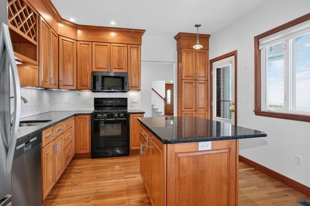 9 Ash St 1, Belmont, MA 02478
